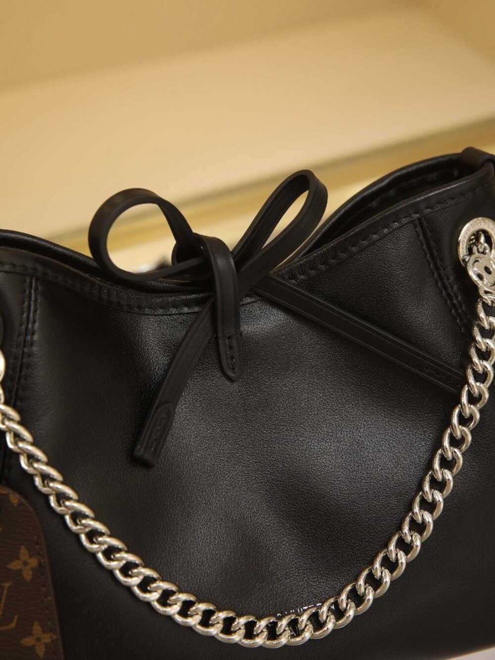 Louis Vuitton Shoulder Bag Carryall Cargo Vibe PM Lambskin M24861 - Picture 5 of 9